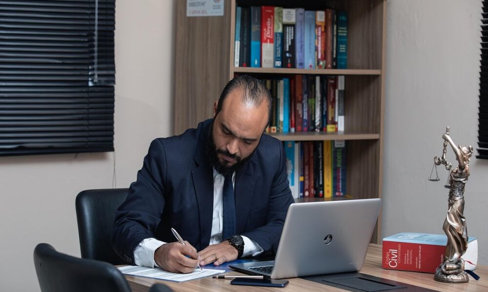 Finding the Right Desk Thtintdesign